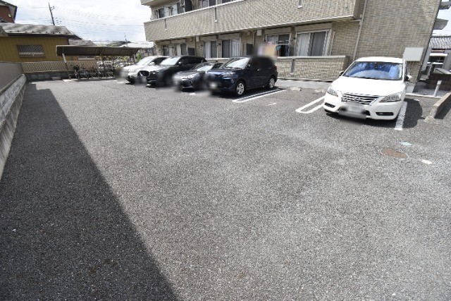 ��ʌ��������܎s����厚�󗈂̃A�p�[�g�̒��ԏ�