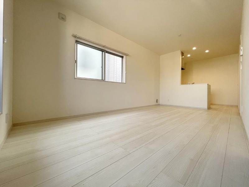 ��ʌ������s���R���ڂ̃A�p�[�g�̋��ԁE���r���O