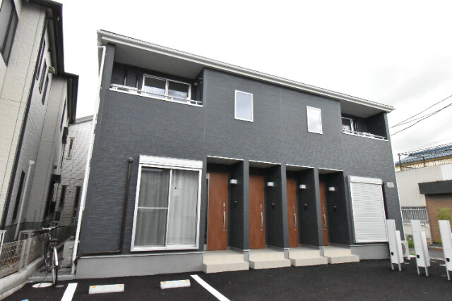 ��ʌ������s���R���ڂ̃A�p�[�g�̌����O��