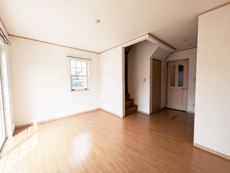 ��ʌ��������܎s��΋摾�c�Q���ڂ̃A�p�[�g�̋��ԁE���r���O