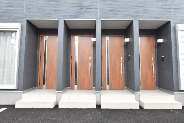 ��ʌ������s���R���ڂ̃A�p�[�g�̃G���g�����X