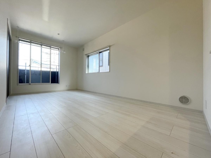 ��ʌ������s���R���ڂ̃A�p�[�g�̂��̑������E�X�y�[�X