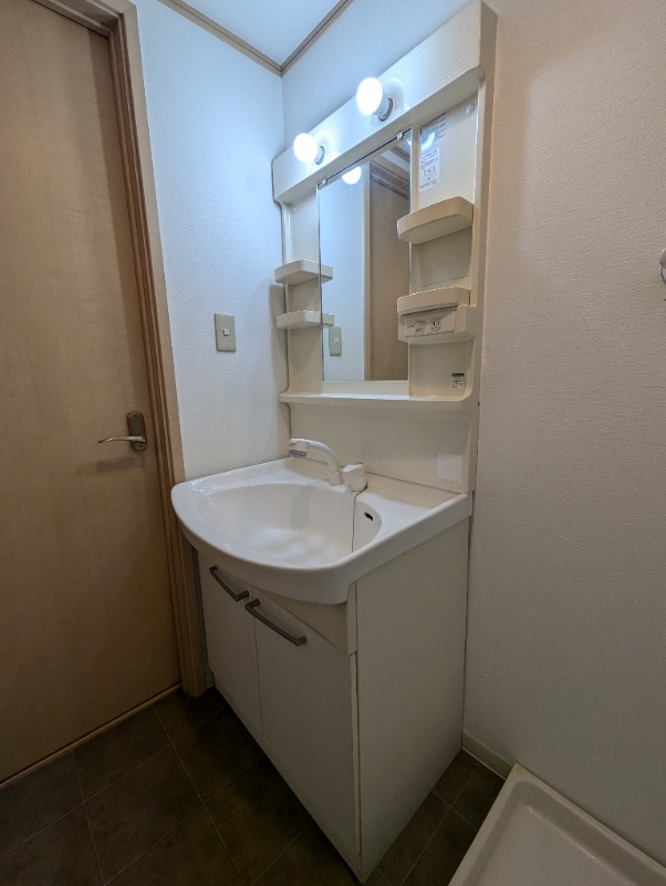 ��ʌ��������܎s��΋摾�c�Q���ڂ̃A�p�[�g�̐��ʏ�