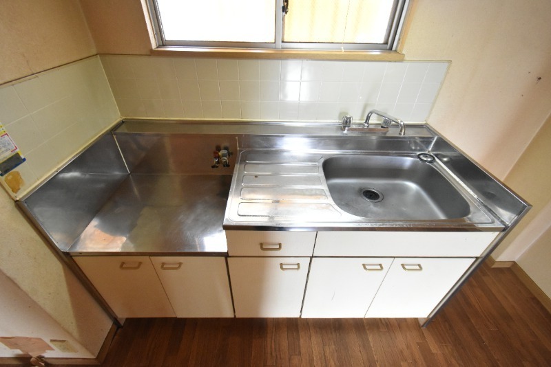 ��ʌ��������܎s����厚�_�c�̃}���V�����̃L�b�`��