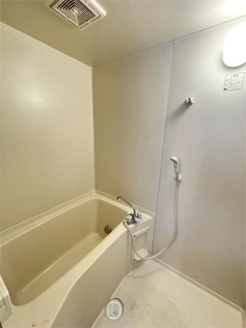 ��ʌ��z�J�s�����c���̃A�p�[�g�̃o�X