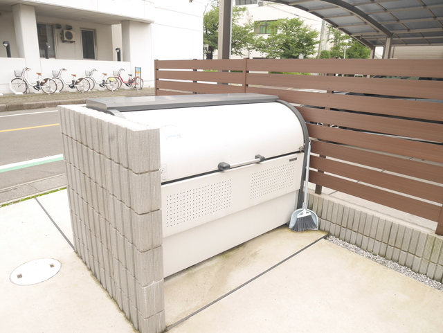 ��ʌ��������܎s��΋���q�P���ڂ̃A�p�[�g�̂��̑�