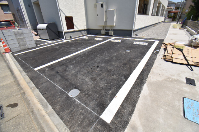 ��ʌ��������܎s������厚���n��̃A�p�[�g�̒��ԏ�