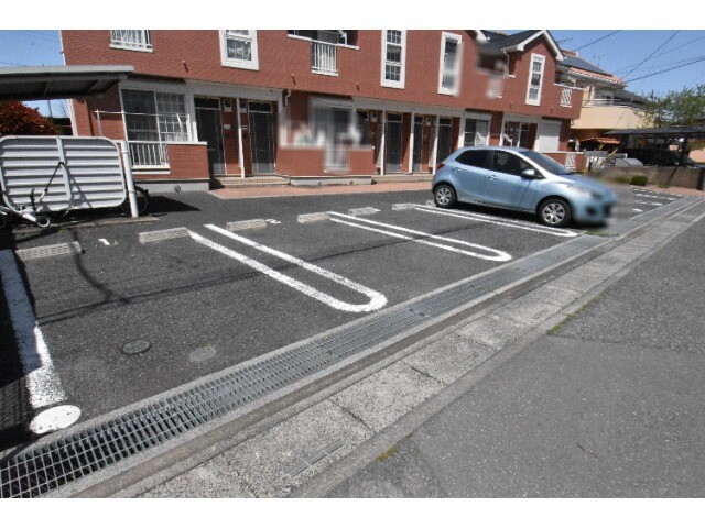 ��ʌ������s�������̃A�p�[�g�̒��ԏ�