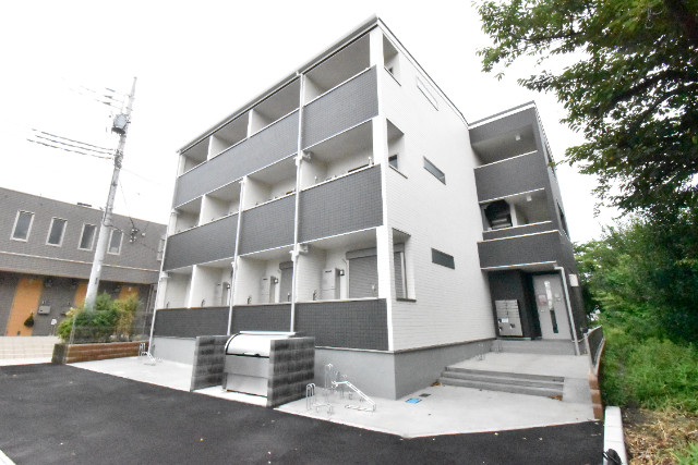 ��ʌ������s�����Q���ڂ̃A�p�[�g�̌����O��