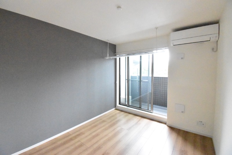 ��ʌ������s�����Q���ڂ̃A�p�[�g�̋��ԁE���r���O