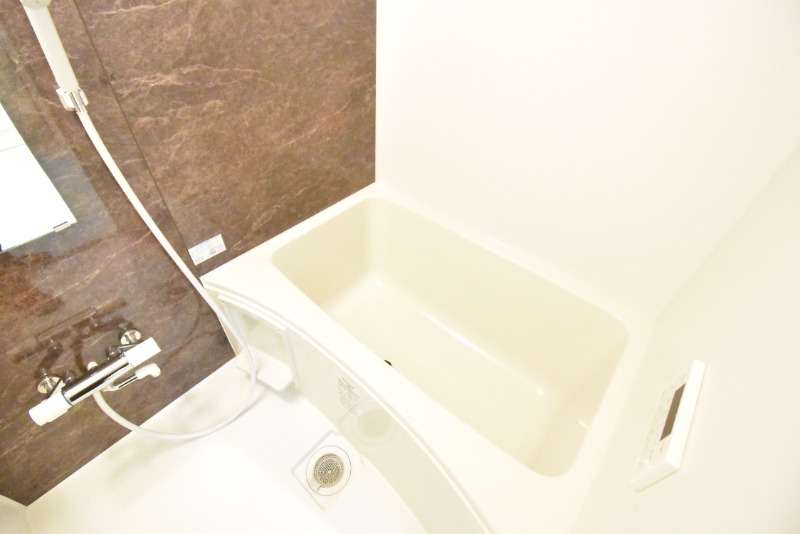 ��ʌ������s�����Q���ڂ̃A�p�[�g�̃o�X