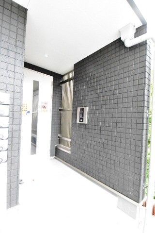 ��ʌ������s�����Q���ڂ̃A�p�[�g�̃G���g�����X