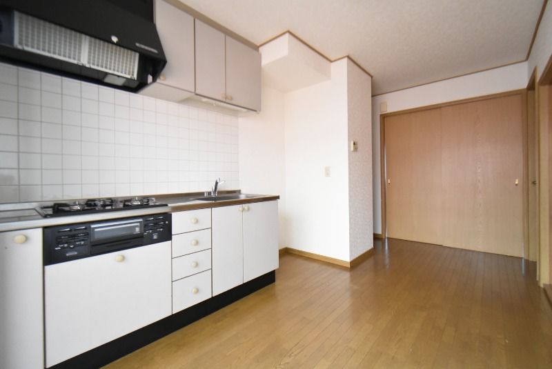 ��ʌ��������܎s��΋�{�ۂR���ڂ̃A�p�[�g�̋��ԁE���r���O