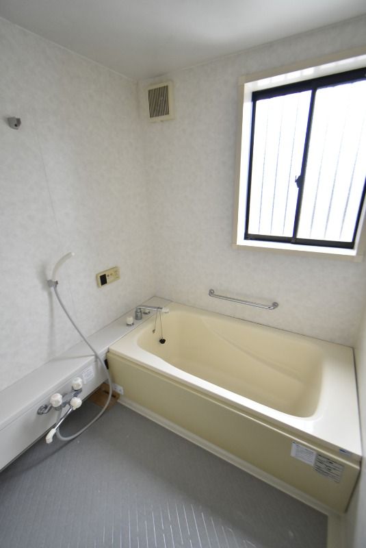 ��ʌ��������܎s��΋�{�ۂR���ڂ̃A�p�[�g�̃o�X