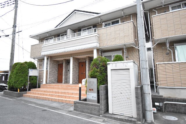 ��ʌ��������܎s�΋�厚���̃A�p�[�g�̌����O��