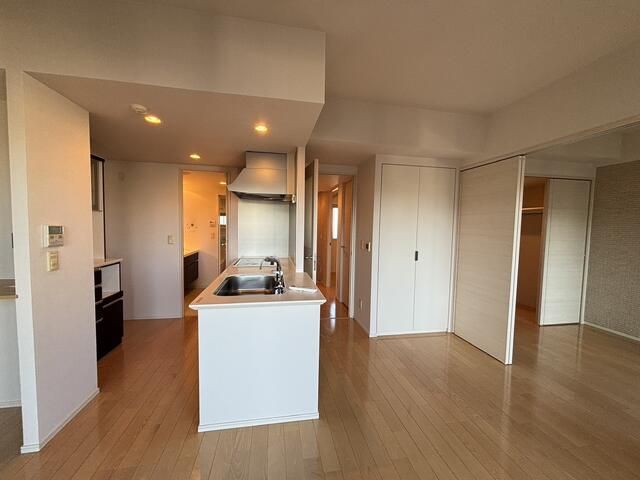 ��ʌ��������܎s��{����ؒ��Q���ڂ̃}���V�����̋��ԁE���r���O