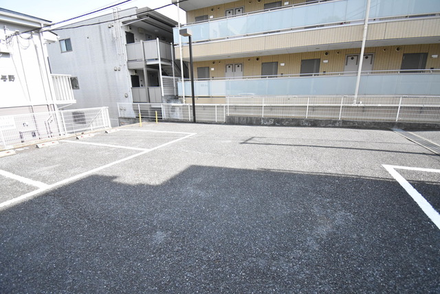 ��ʌ��������܎s�������J�T���ڂ̃A�p�[�g�̒��ԏ�