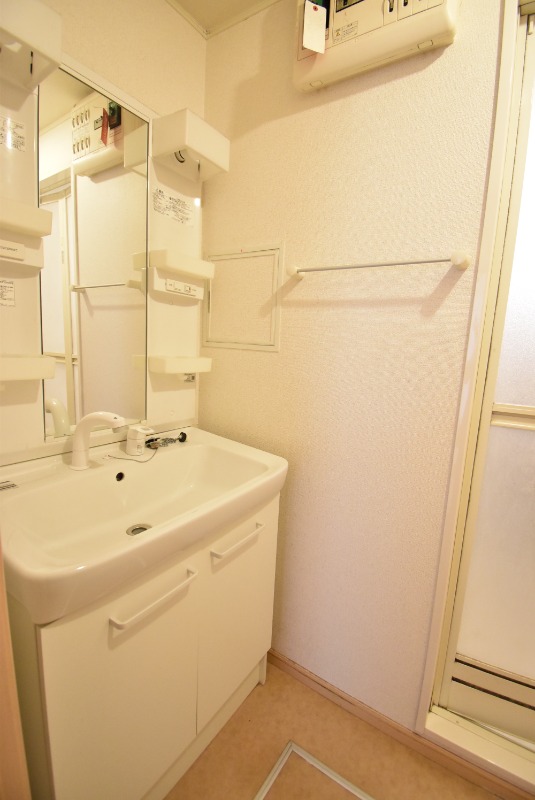 ��ʌ��������܎s�΋�厚���̃A�p�[�g�̐��ʏ�