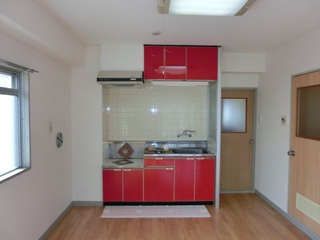 ��ʌ��������܎s��{��x�̓����P���ڂ̃}���V�����̃L�b�`��