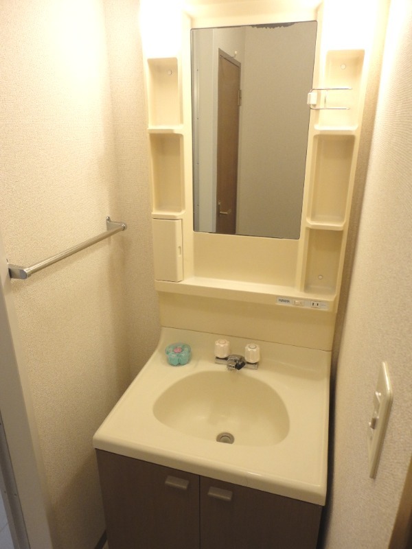 ��ʌ��������܎s��{��㏬���̃A�p�[�g�̐��ʏ�