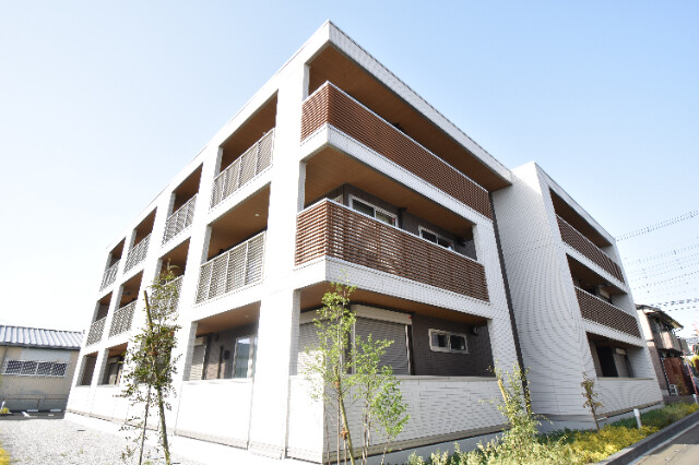 ��ʌ��������܎s��{��㏬���̃A�p�[�g�̌����O��