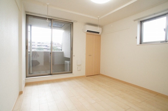 ��ʌ��������܎s���搼�x�W���ڂ̃}���V�����̋��ԁE���r���O