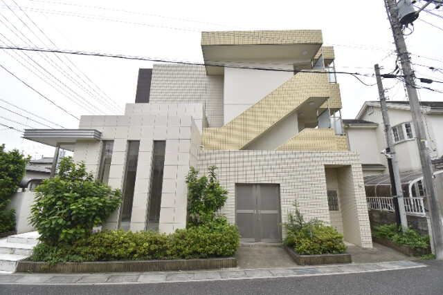 ��ʌ��������܎s��{��O���R���ڂ̃}���V�����̌����O��