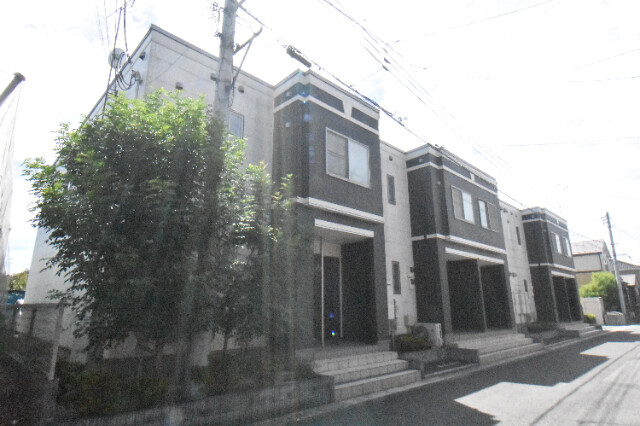 ��ʌ������s���X���ڂ̃A�p�[�g�̌����O��