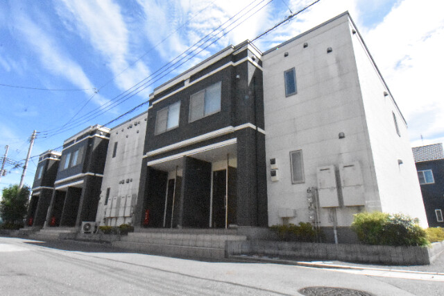 ��ʌ������s���X���ڂ̃A�p�[�g�̃G���g�����X