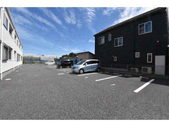 ��ʌ������s���X���ڂ̃A�p�[�g�̒��ԏ�