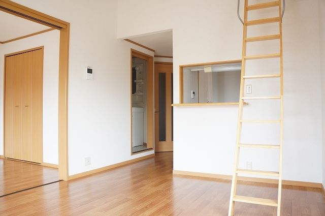 ��ʌ��������܎s�k��ޗǒ��̃A�p�[�g�̂��̑������E�X�y�[�X