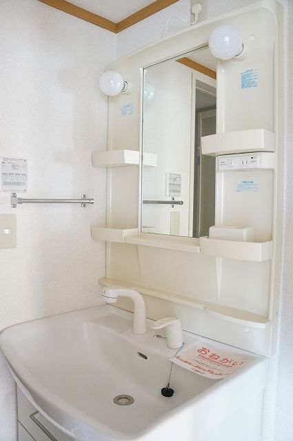 ��ʌ��������܎s�k��ޗǒ��̃A�p�[�g�̐��ʏ�