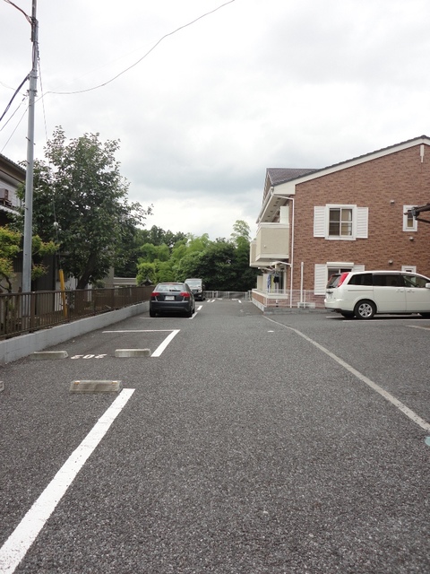 ��ʌ��������܎s�k��ޗǒ��̃A�p�[�g�̒��ԏ�