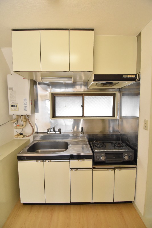 ��ʌ��������܎s��{�扺���Q���ڂ̃}���V�����̃L�b�`��