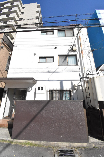 ��ʌ��������܎s��{�扺���Q���ڂ̃}���V�����̌����O��