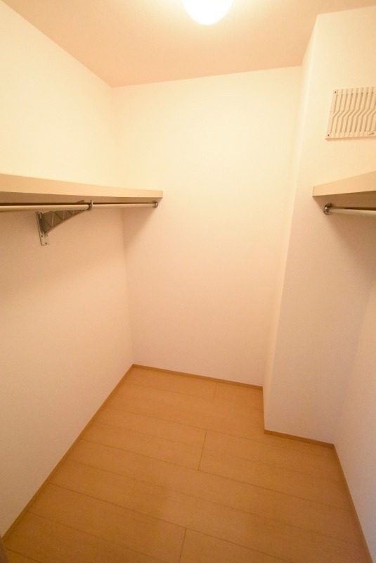 ��ʌ�����s�厚�����̃A�p�[�g�̎��[