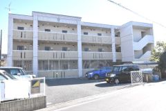 ��ʌ��z�J�s�{�{���P����105-1�̃}���V�����̌����O��