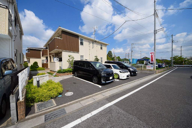 ��ʌ�����s�厚���s�g���̃A�p�[�g�̒��ԏ�