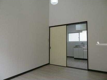 ��ʌ��������܎s��������Q���ڂ̃A�p�[�g�̋��ԁE���r���O