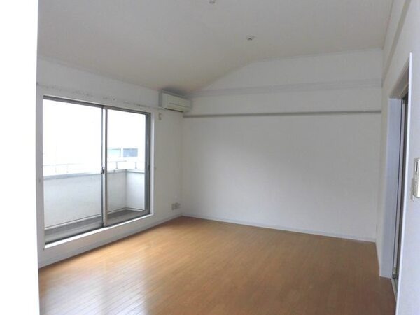 ��ʌ��������܎s��{��V�����Q���ڂ̃A�p�[�g�̋��ԁE���r���O