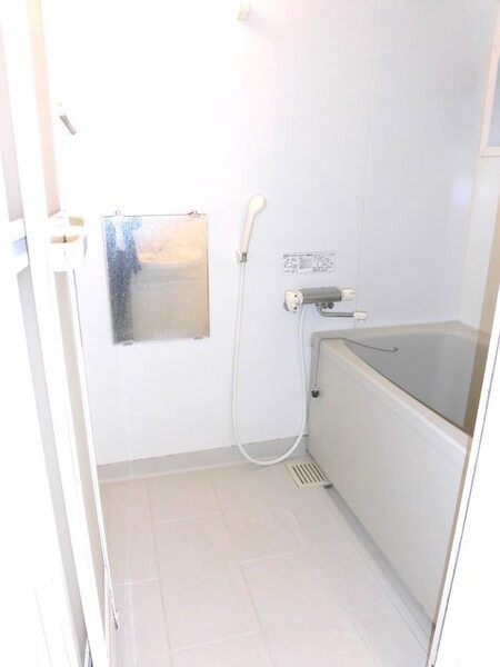 ��ʌ��������܎s��{��V�����Q���ڂ̃A�p�[�g�̃o�X