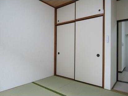 ��ʌ��������܎s��������Q���ڂ̃A�p�[�g�̂��̑������E�X�y�[�X