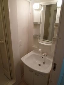 ��ʌ�����s���R���̃A�p�[�g�̐��ʏ�