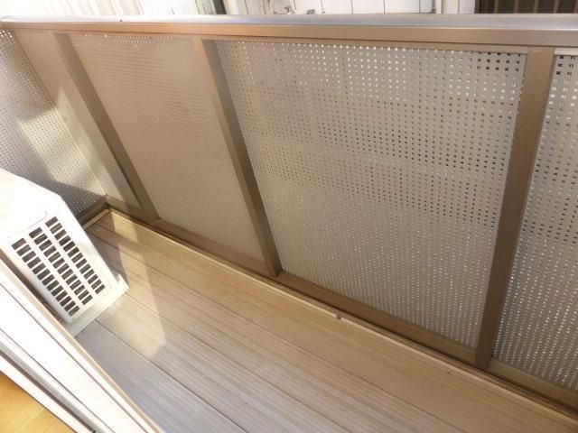 ��ʌ�����s���R���̃A�p�[�g�̃o���R�j�[