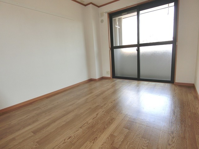 ��ʌ��@�c�s�@�c�R���ڂ̃}���V�����̋��ԁE���r���O