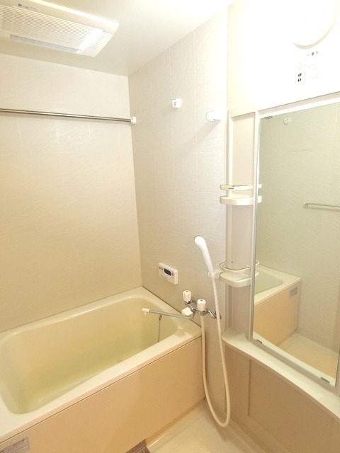 ��ʌ��@�c�s�@�c�R���ڂ̃}���V�����̃o�X