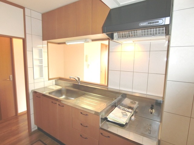 ��ʌ��@�c�s�@�c�R���ڂ̃}���V�����̃L�b�`��