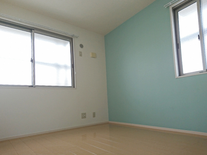 ��ʌ��z�J�s�����Q���ڂ̃A�p�[�g�̋����E���r���O