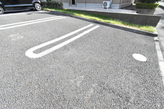 ��ʌ��z�J�s�����Q���ڂ̃A�p�[�g�̒��ԏ�