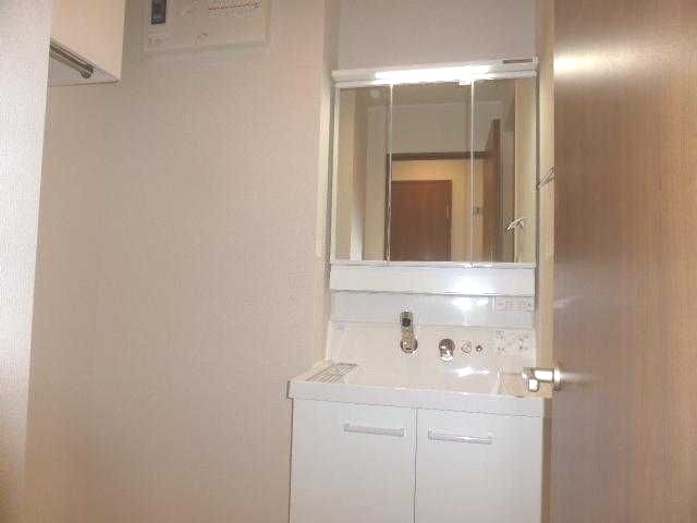 ��ʌ��������܎s���搼��{�R���ڂ̃A�p�[�g�̐��ʏ�